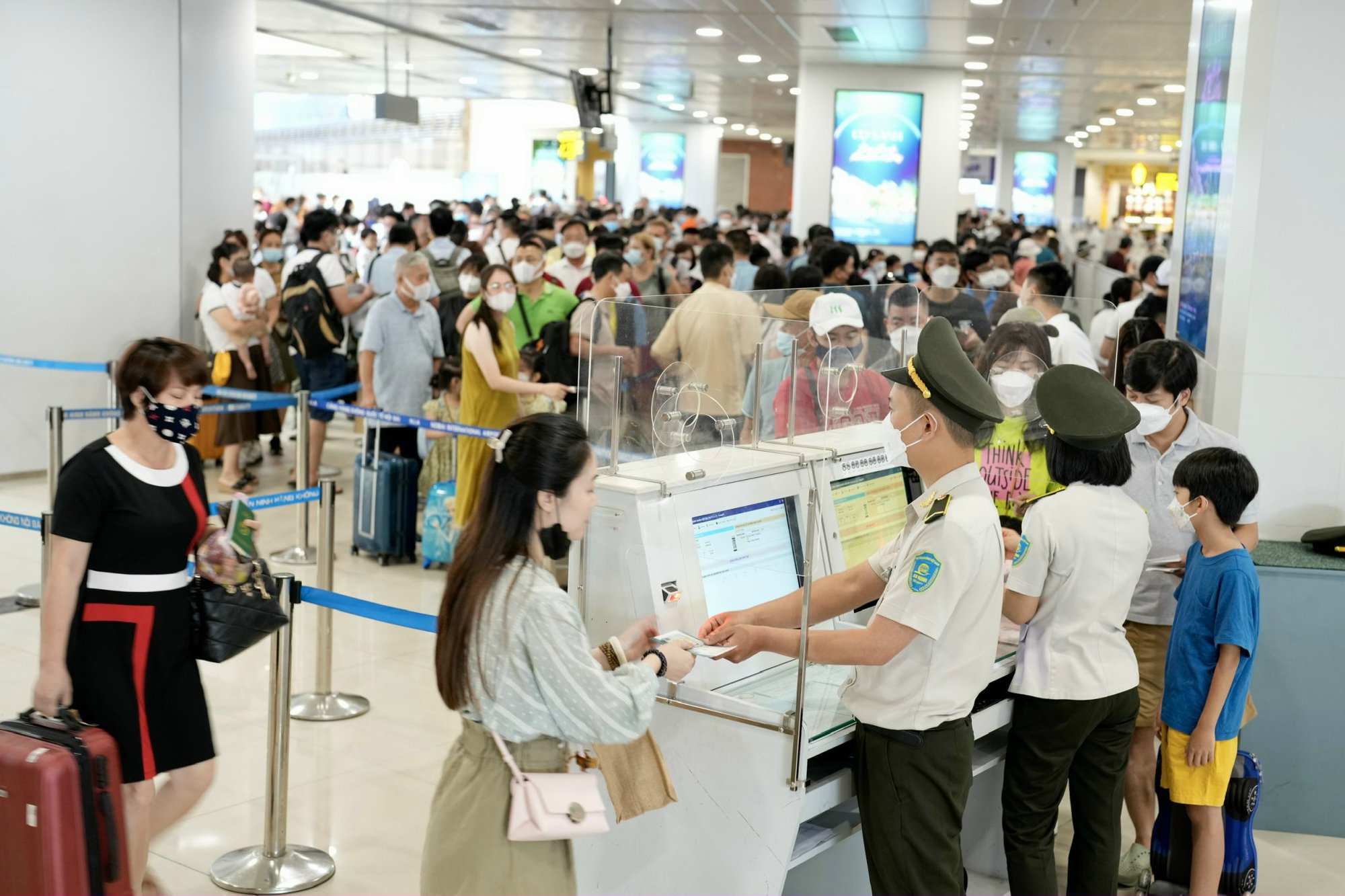 Xác thực thông tin khách hàng